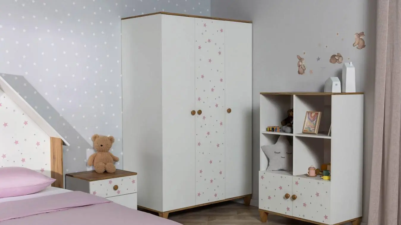 Шкаф трехдверный Nicky, цвет: Белый премиум + Дуб Натюрель + Розовый декор фото - 1 - большое изображение
